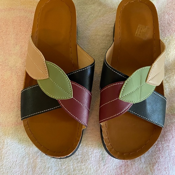 Robert Zur Shoes - Black and Red Criss-Cross Sandals